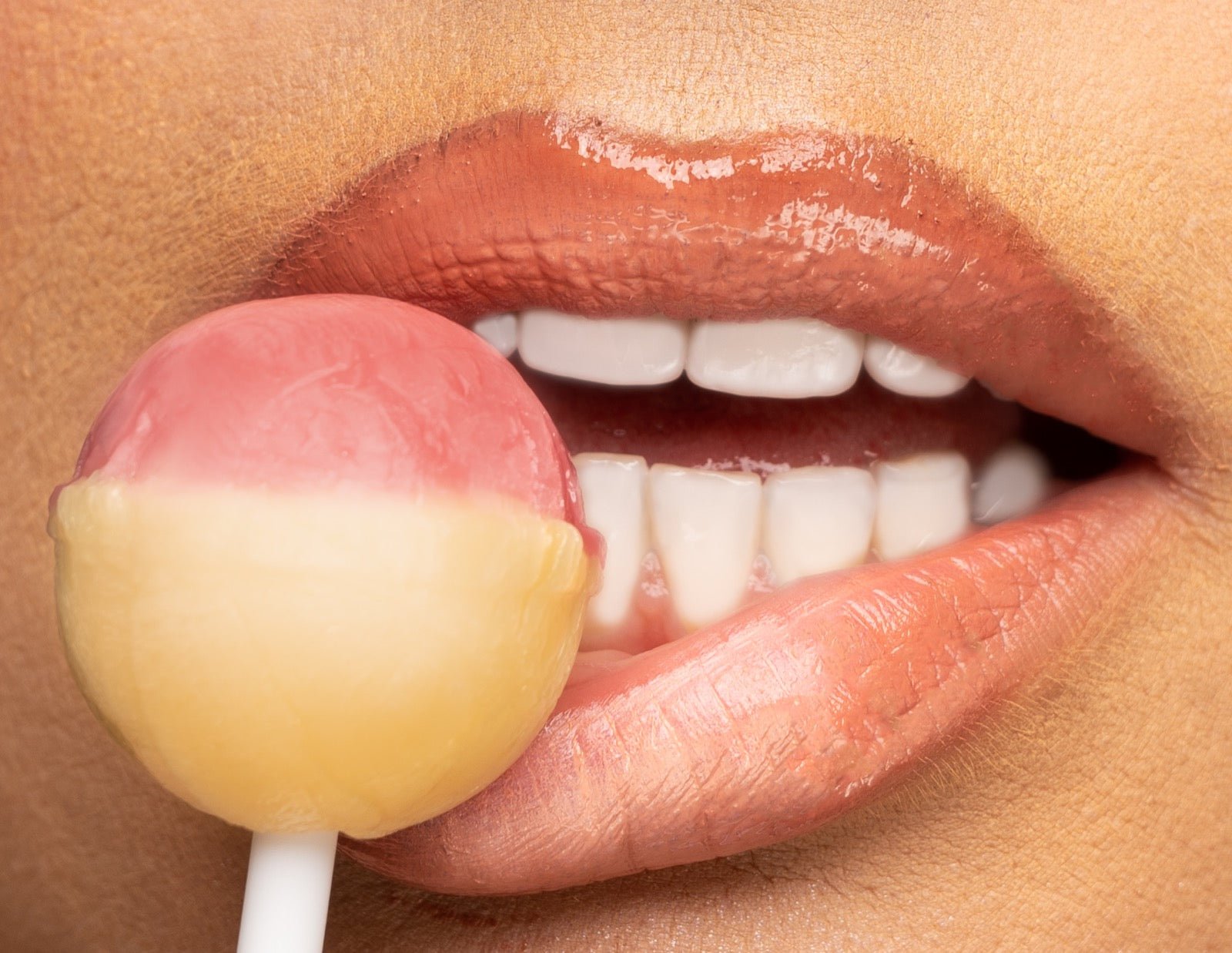 Skintight High Shine Lip Gloss hdeluxurious